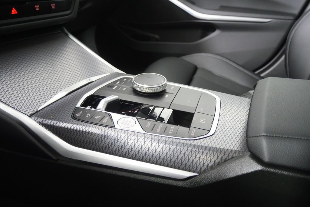 Thumbnail: 2025 BMW 3 Series - 28