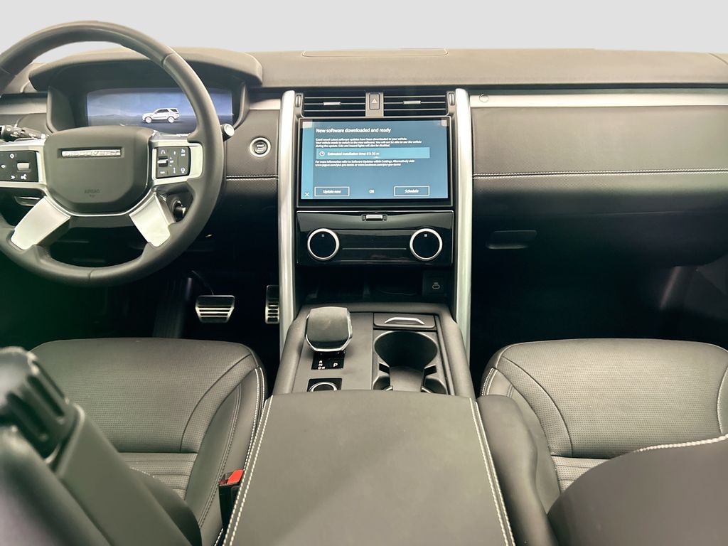 Thumbnail: 2024 Land Rover Discovery - 13