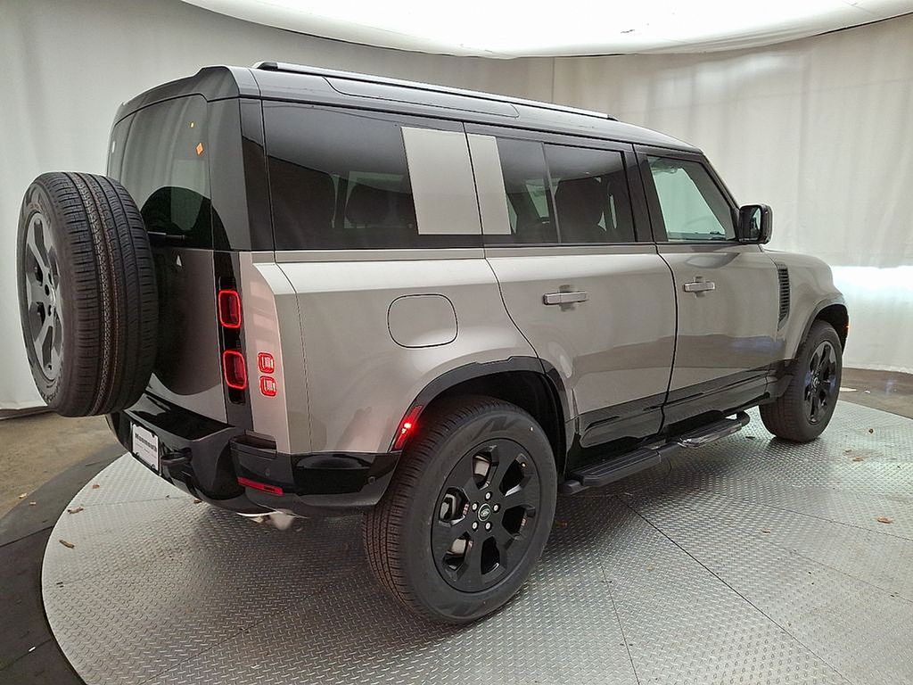 2025 Land Rover Defender 110 3