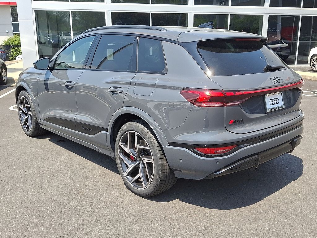 2025 Audi e-tron Premium 4