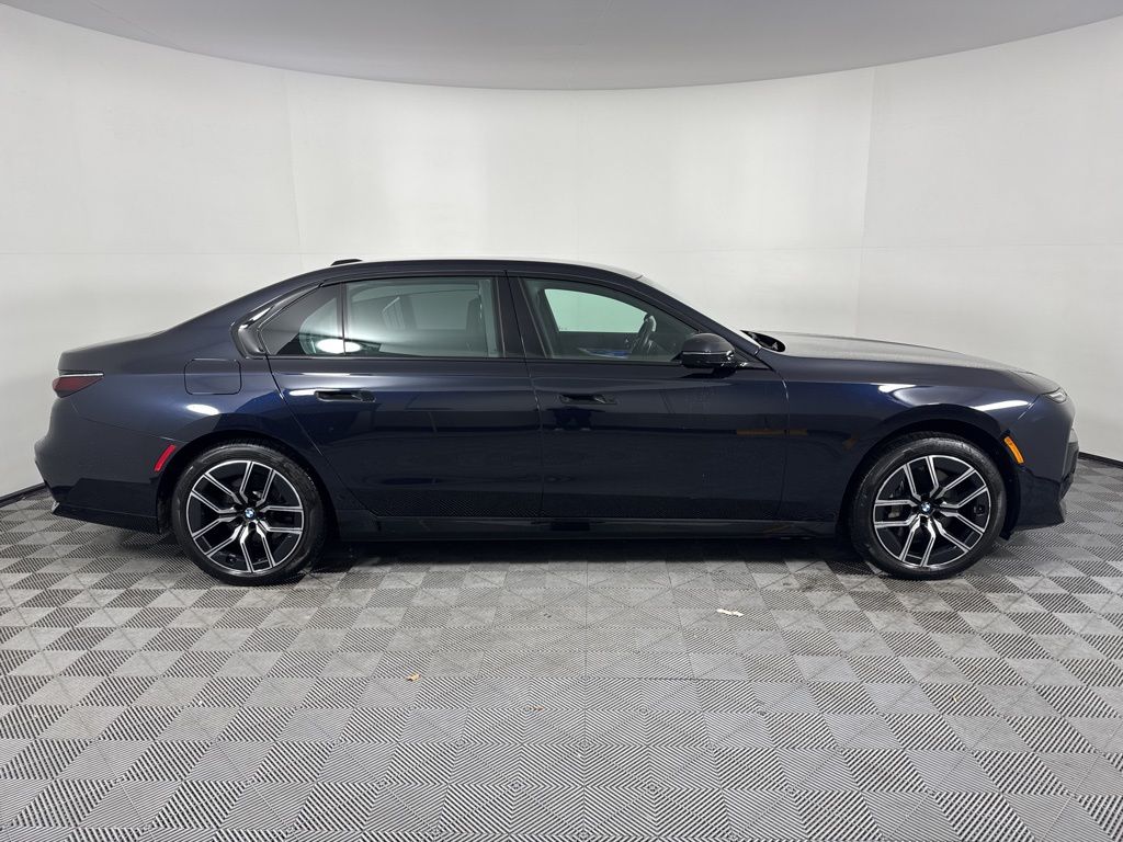 Thumbnail: 2023 BMW 7 Series - 4