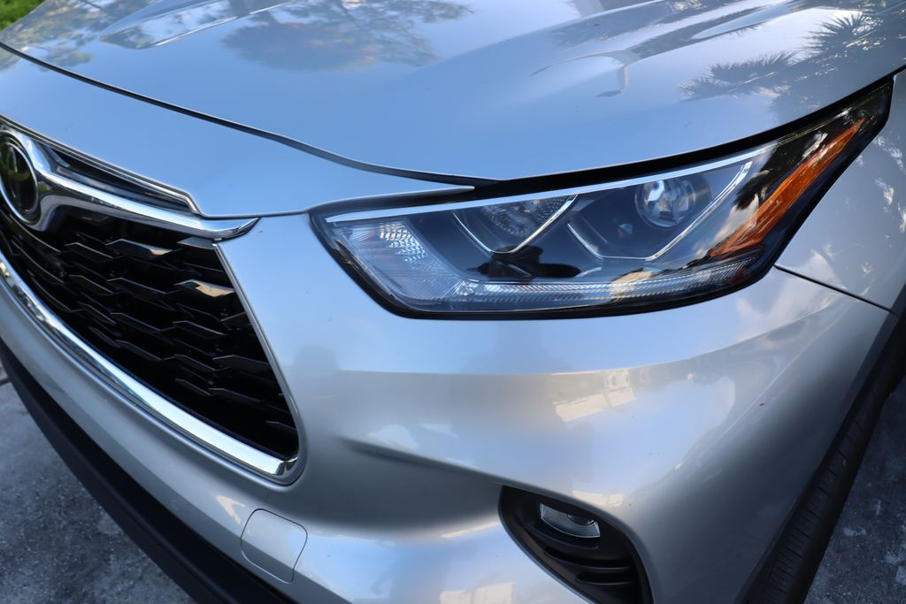 Thumbnail: 2023 Toyota Highlander - 3