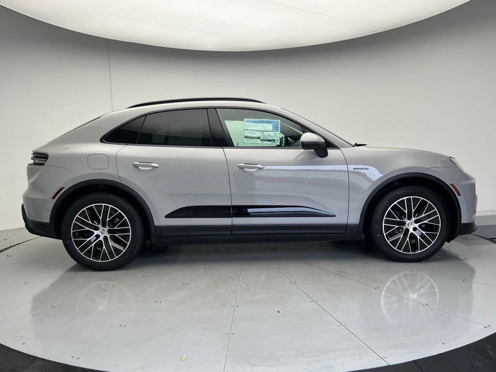 Thumbnail: 2026 Porsche Macan - 23