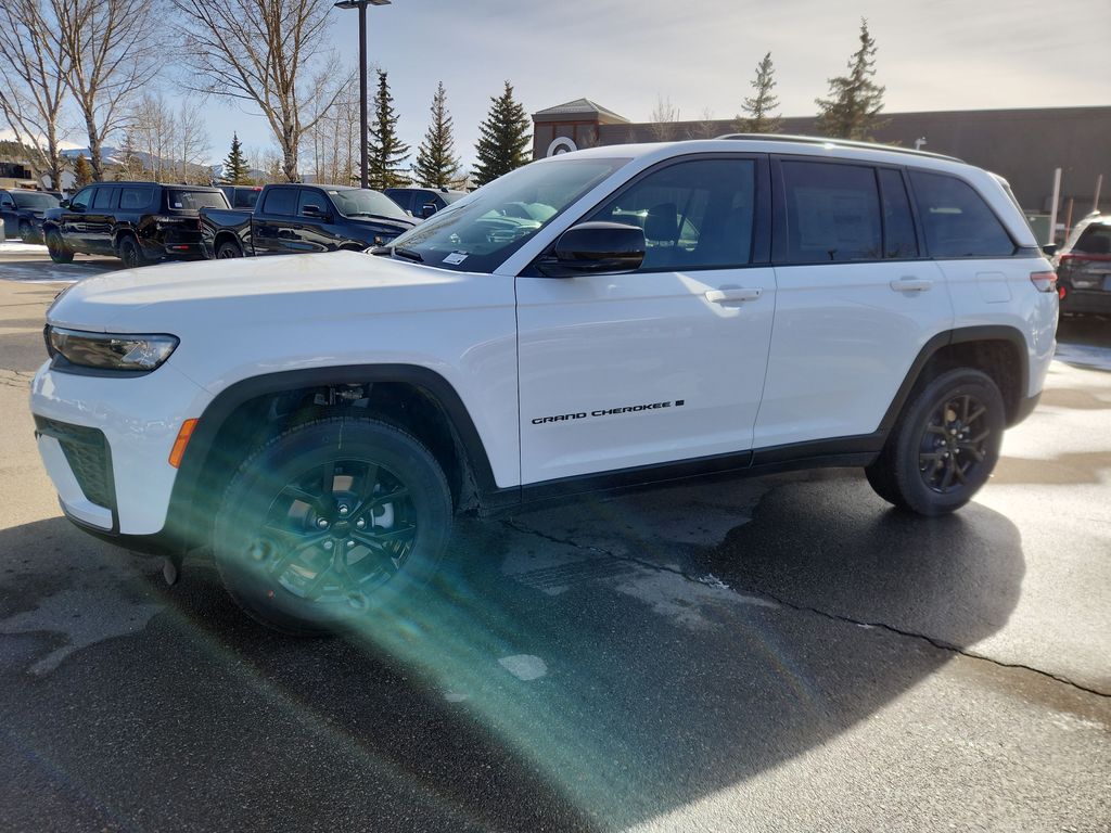 2026 Jeep Grand Cherokee Altitude
