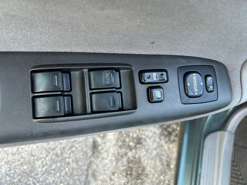 Thumbnail: 2005 Toyota Camry - 16