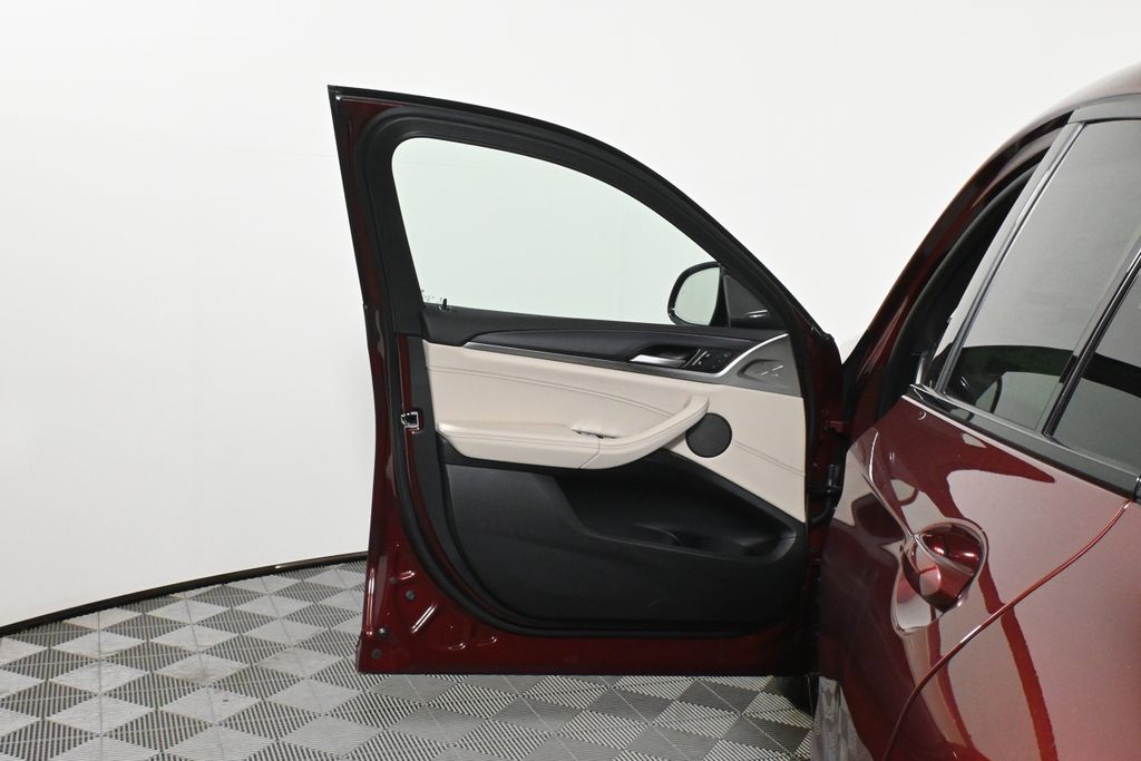 Thumbnail: 2025 BMW X4 - 29