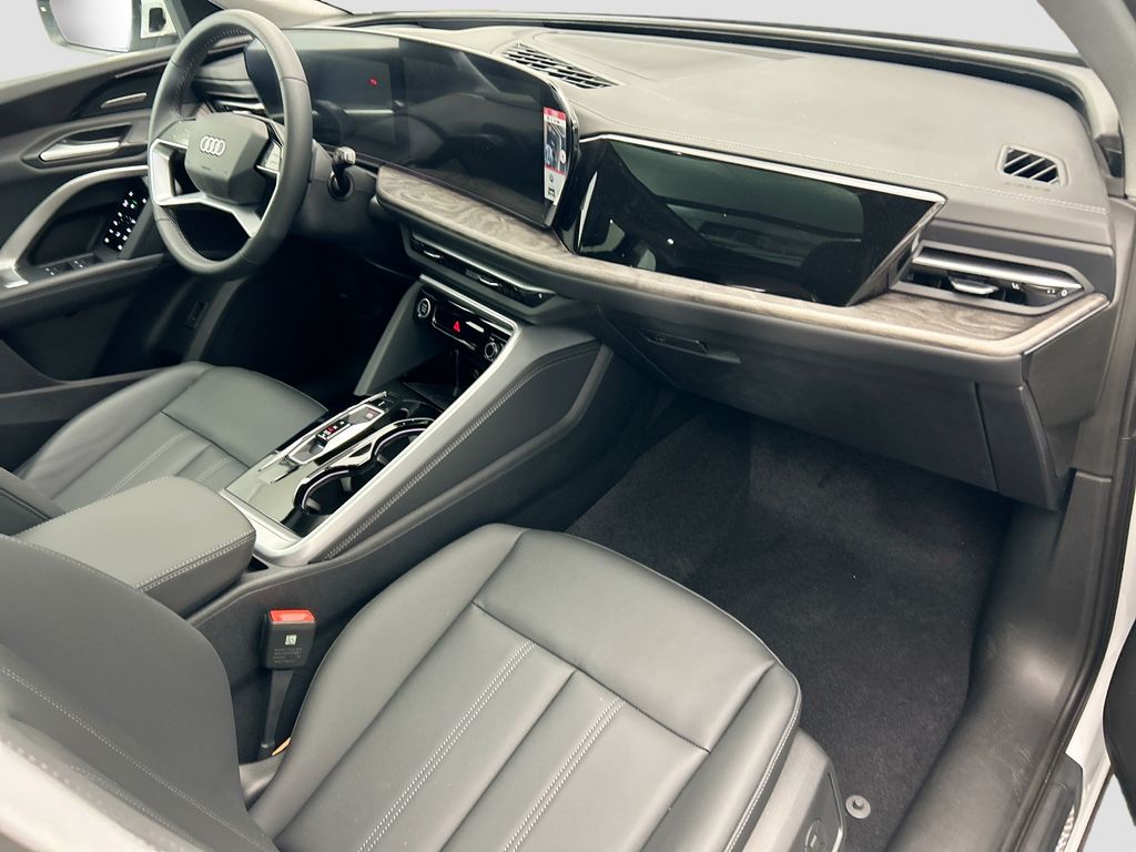 Thumbnail: 2025 Audi Q5 - 16