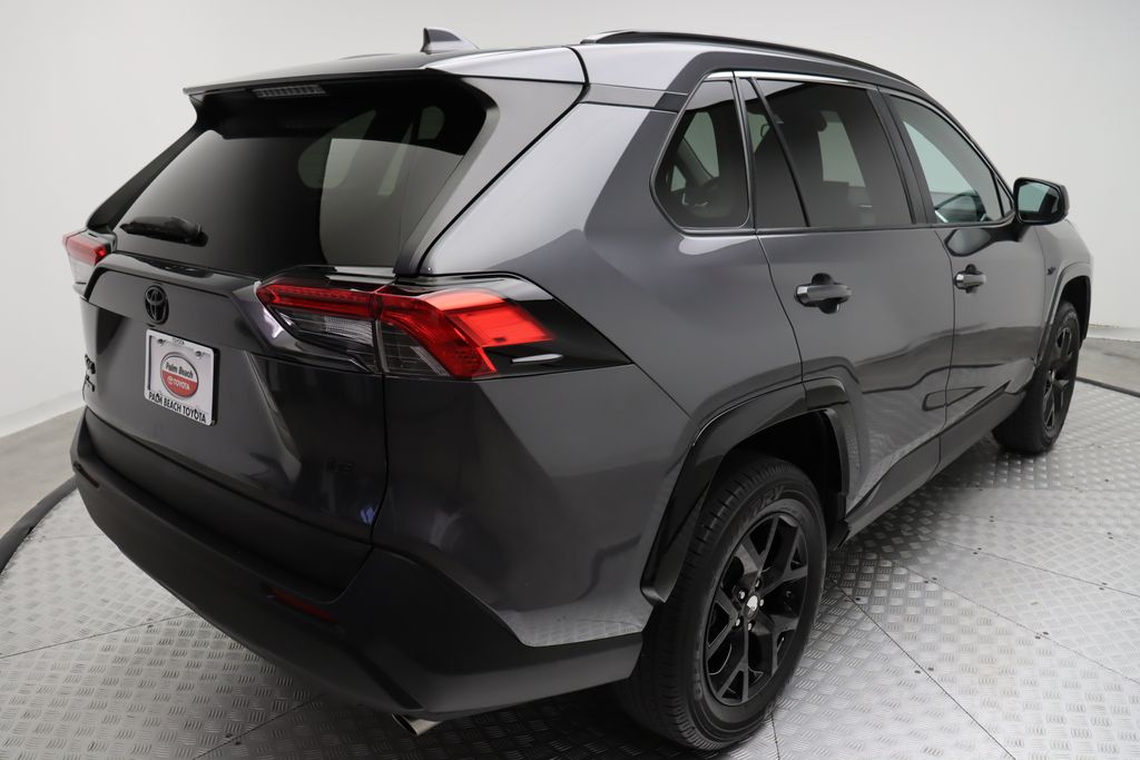 2021 Toyota RAV4 LE 8