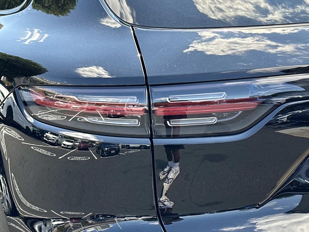 Thumbnail: 2023 Porsche Cayenne - 10