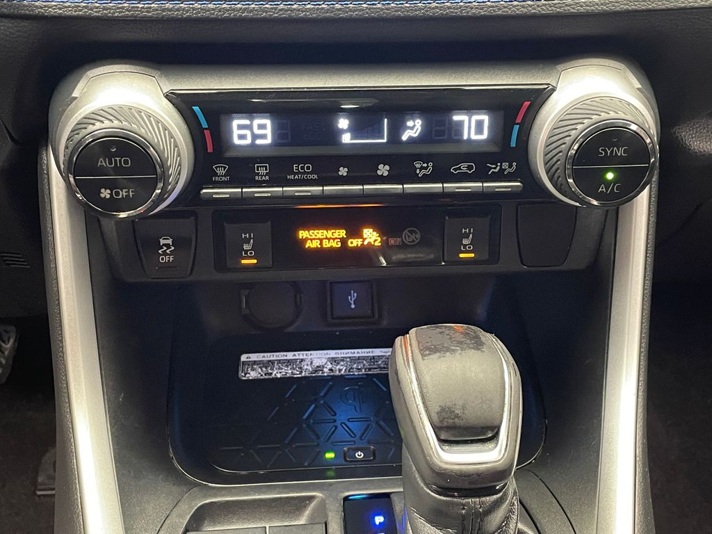 2020 Toyota RAV4 XSE 28