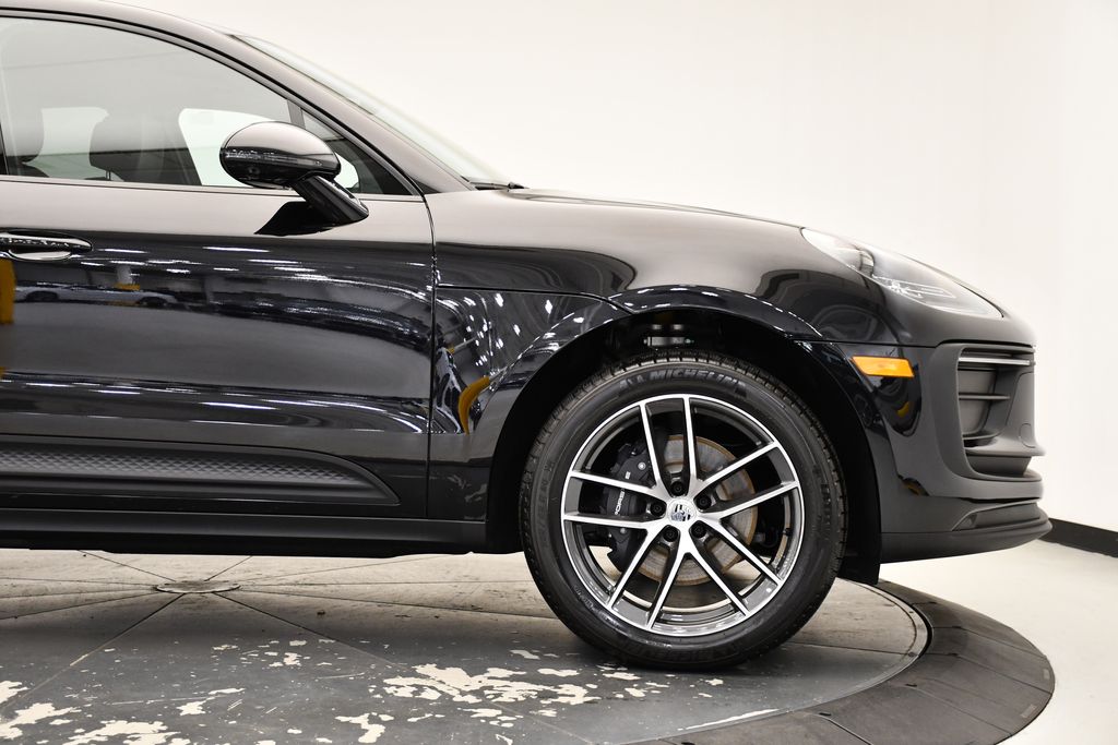 Thumbnail: 2025 Porsche Macan - 11
