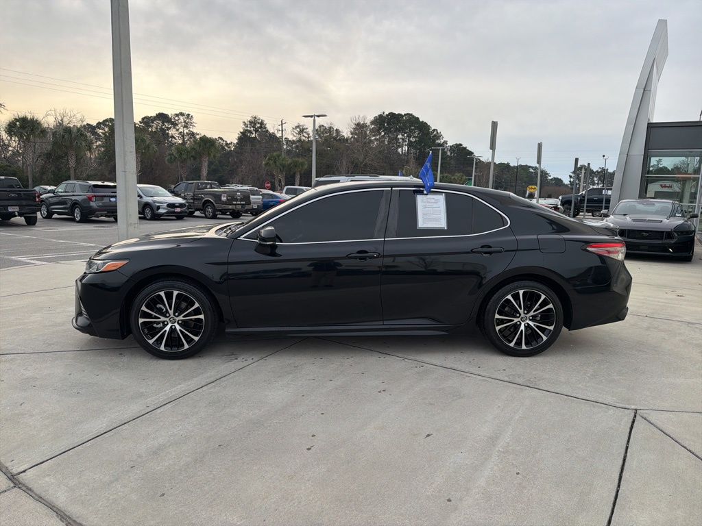 2018 Toyota Camry SE