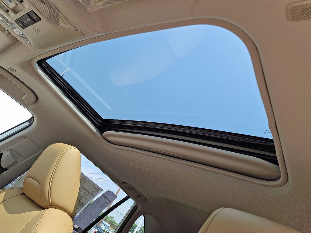 2025 Toyota RAV4 XLE Premium 10