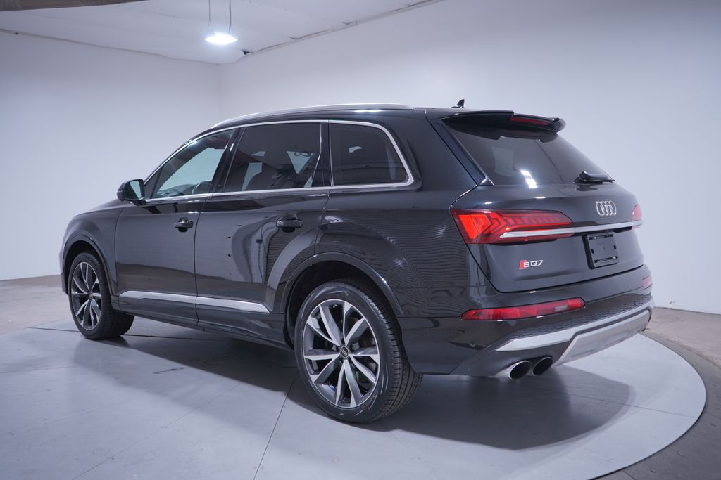 Thumbnail: 2023 Audi SQ7 - 3