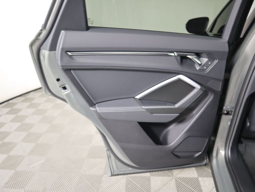 Thumbnail: 2025 Audi Q3 - 27