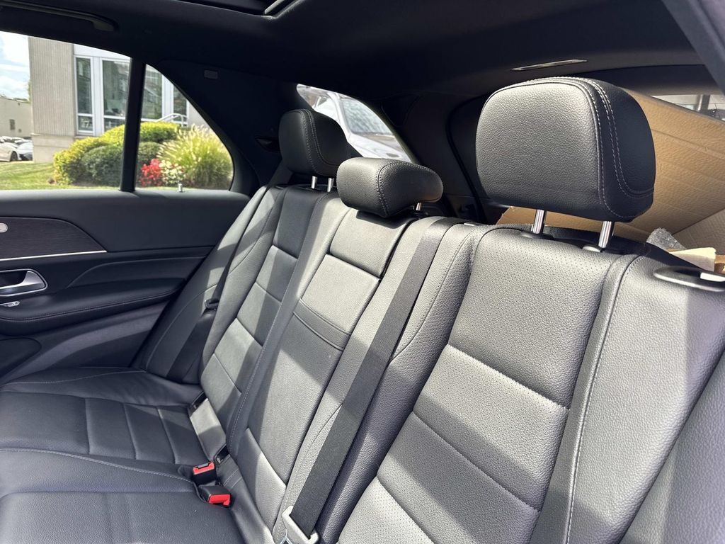 Thumbnail: 2022 Mercedes-Benz GLE - 32