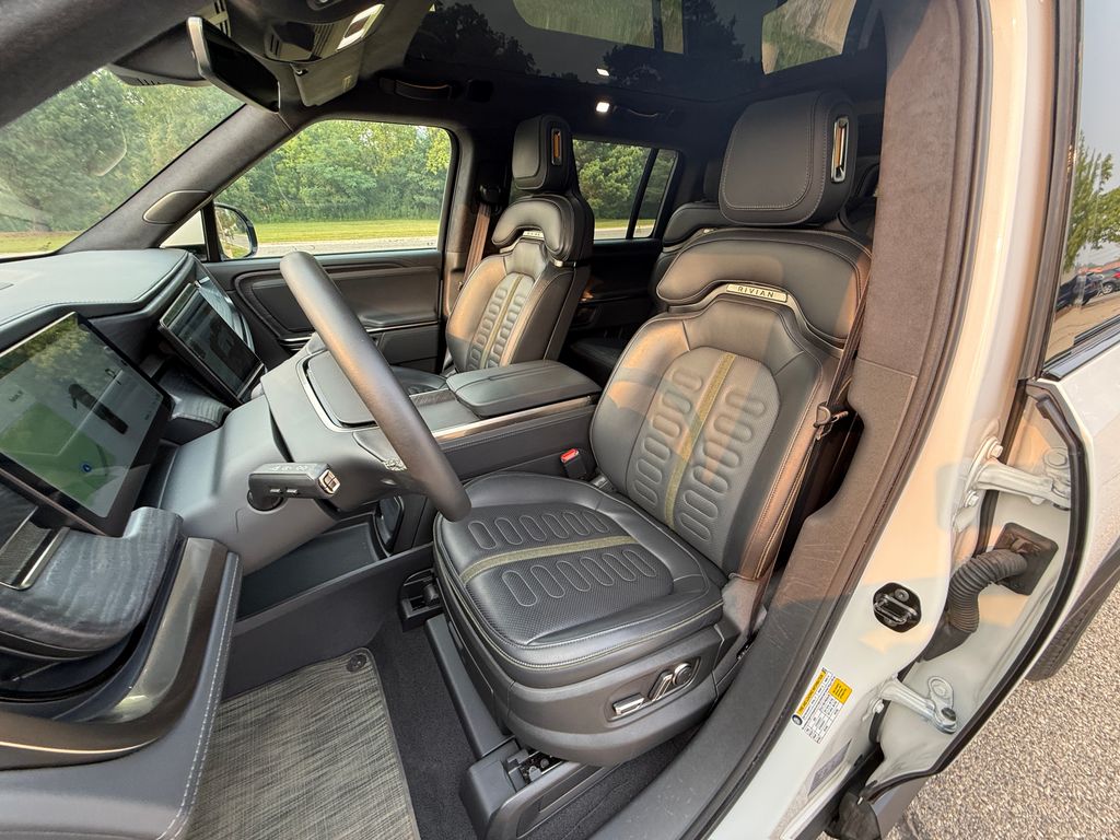 Rivian R1S