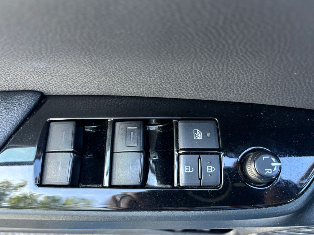 Thumbnail: 2019 Toyota Prius Prime - 24