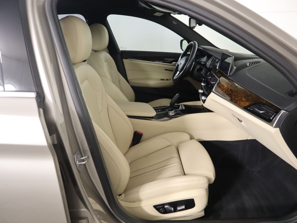 Thumbnail: 2017 BMW 5 Series - 21