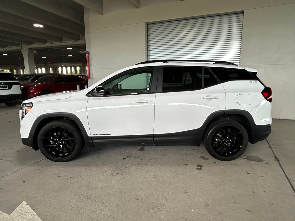 Used 2023 Summit White GMC SLE image 2