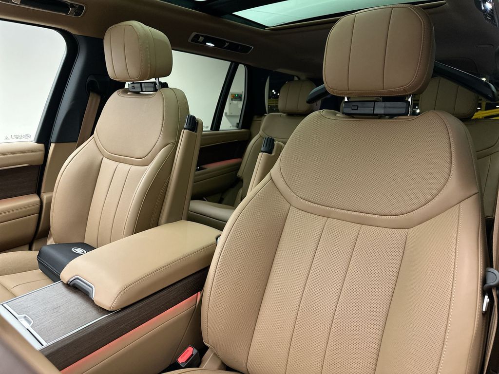 Thumbnail: 2026 Land Rover Range Rover - 10