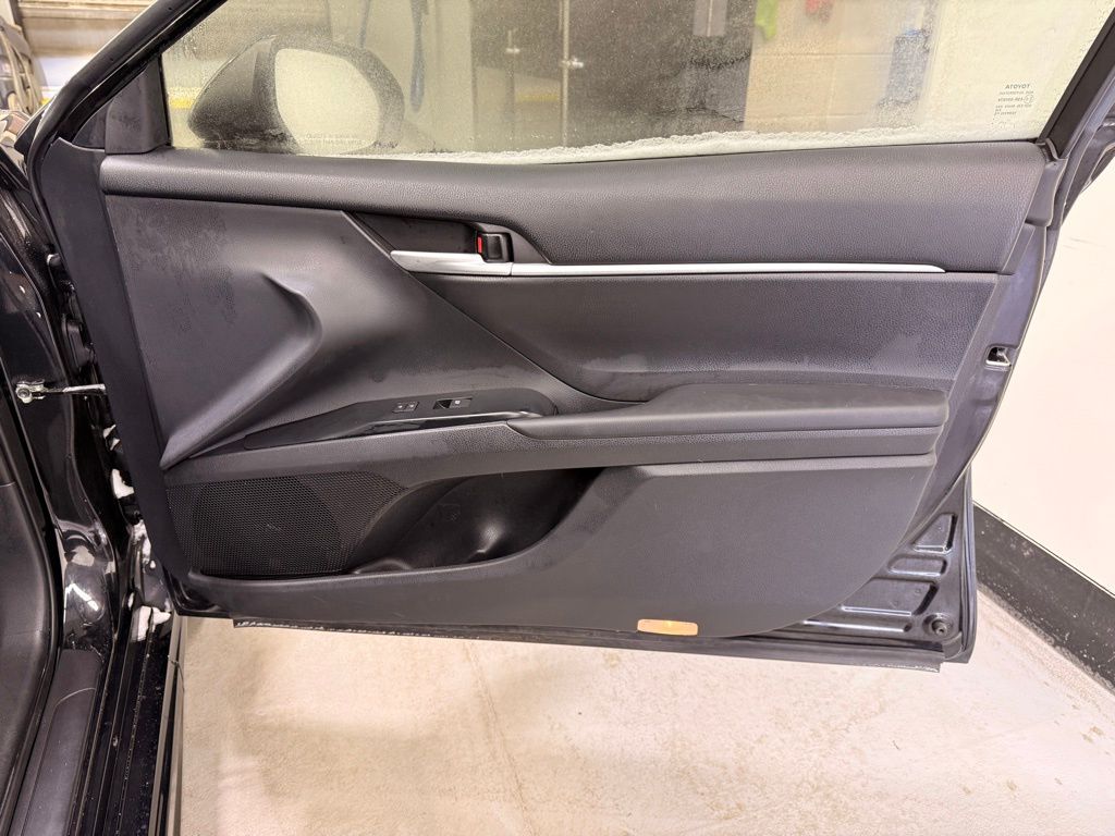 Thumbnail: 2019 Toyota Camry - 24