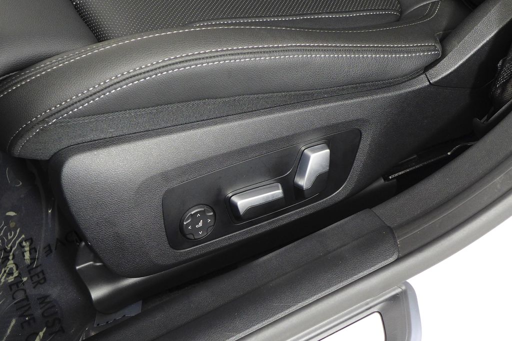 Thumbnail: 2023 BMW i4 - 23