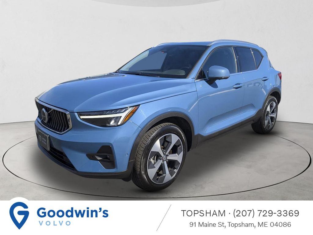  2025 Volvo XC40 B5 Plus Bright Theme AWD   