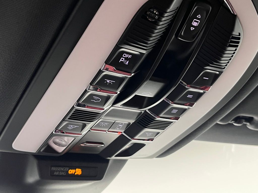 Thumbnail: 2024 Porsche Macan - 26