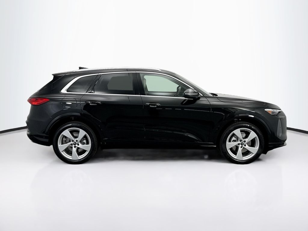 Thumbnail: 2025 Audi Q5 - 4