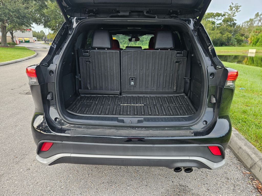 Thumbnail: 2022 Toyota Highlander - 10