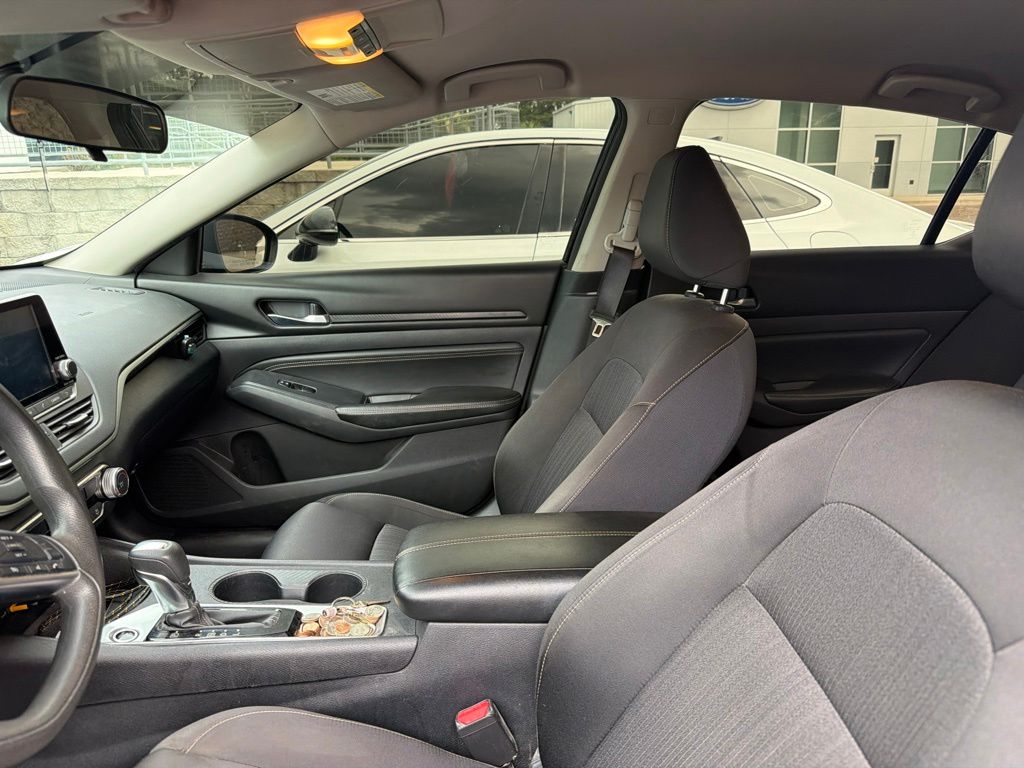 Used 2020 Black Nissan 2.5 S image 3