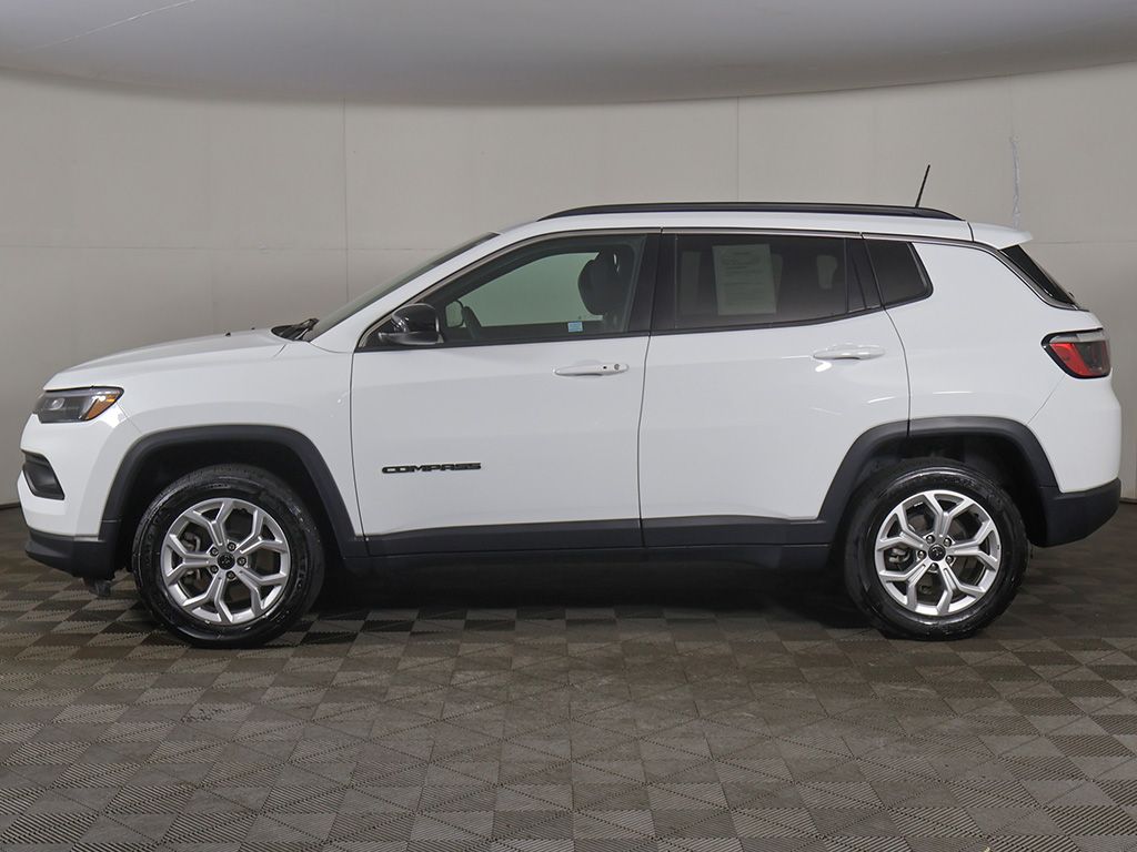 Used 2025 White Jeep Latitude image 16