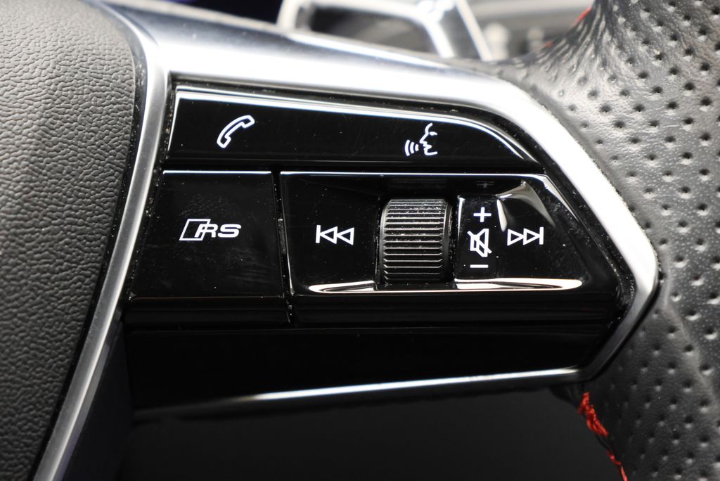 Thumbnail: 2022 Audi RS 6 - 19