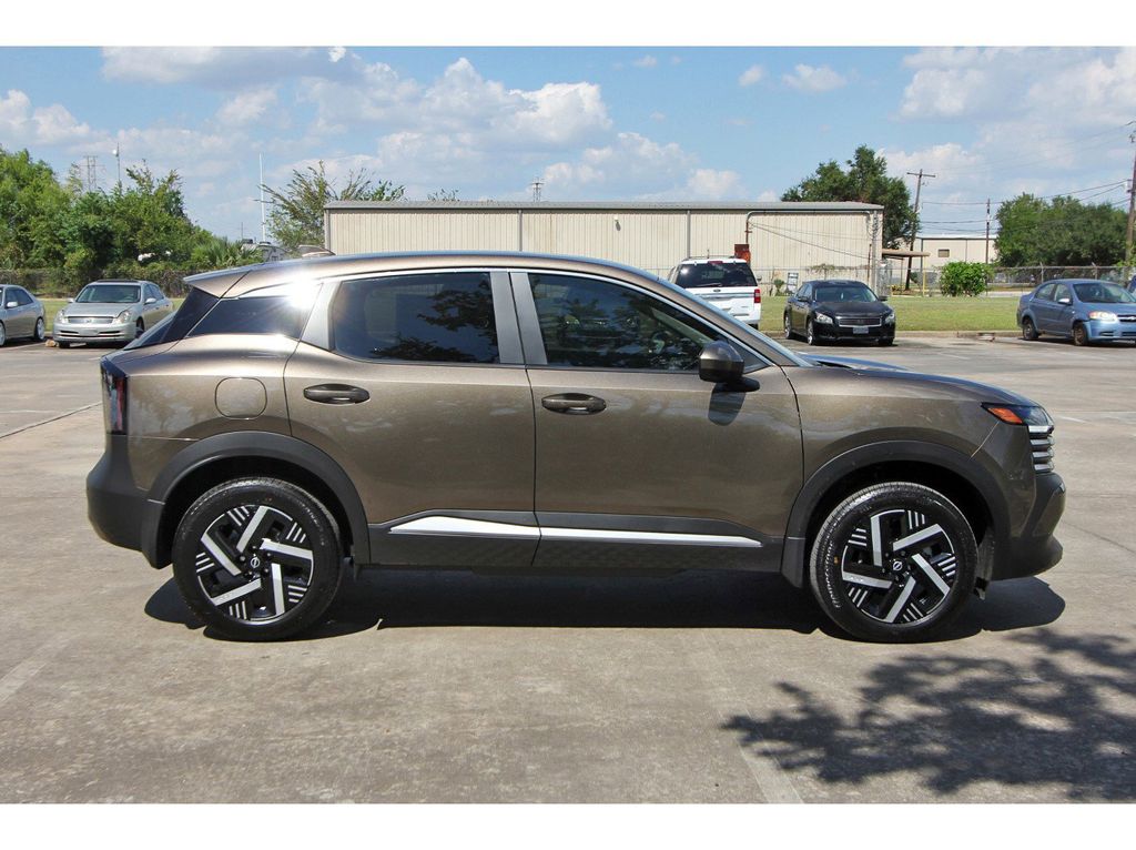 2025 Nissan Kicks SV - 4