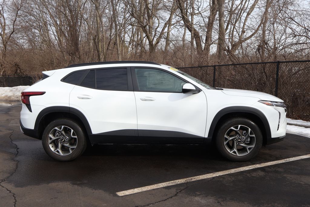 Thumbnail: 2025 Chevrolet Trax - 12