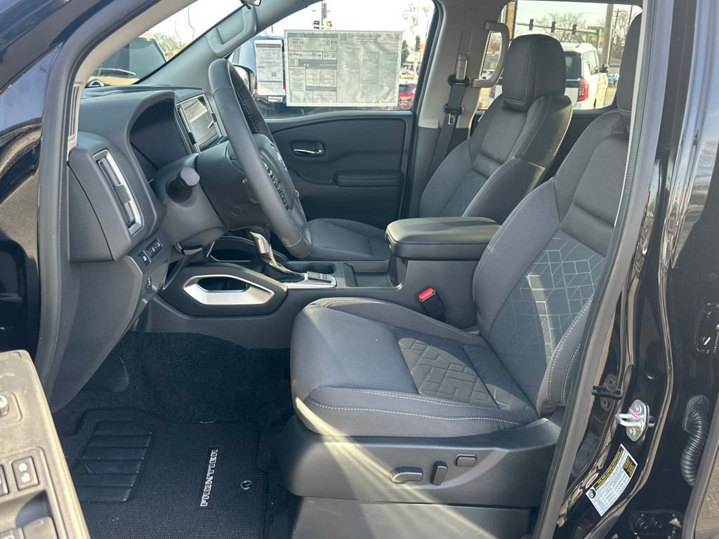 2025 Nissan Frontier SV photo