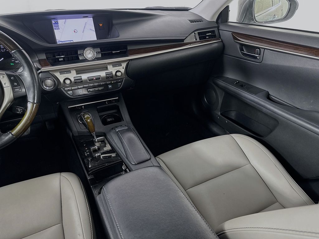 2013 Lexus ES 350 21