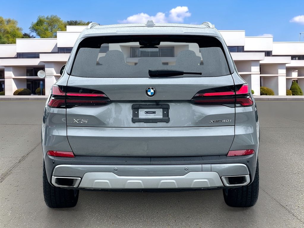 Used 2025 Gray BMW xDrive40i image 6