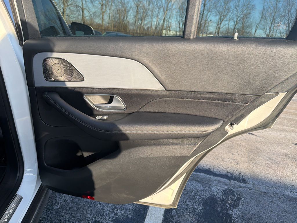 Thumbnail: 2025 Mercedes-Benz GLE - 25