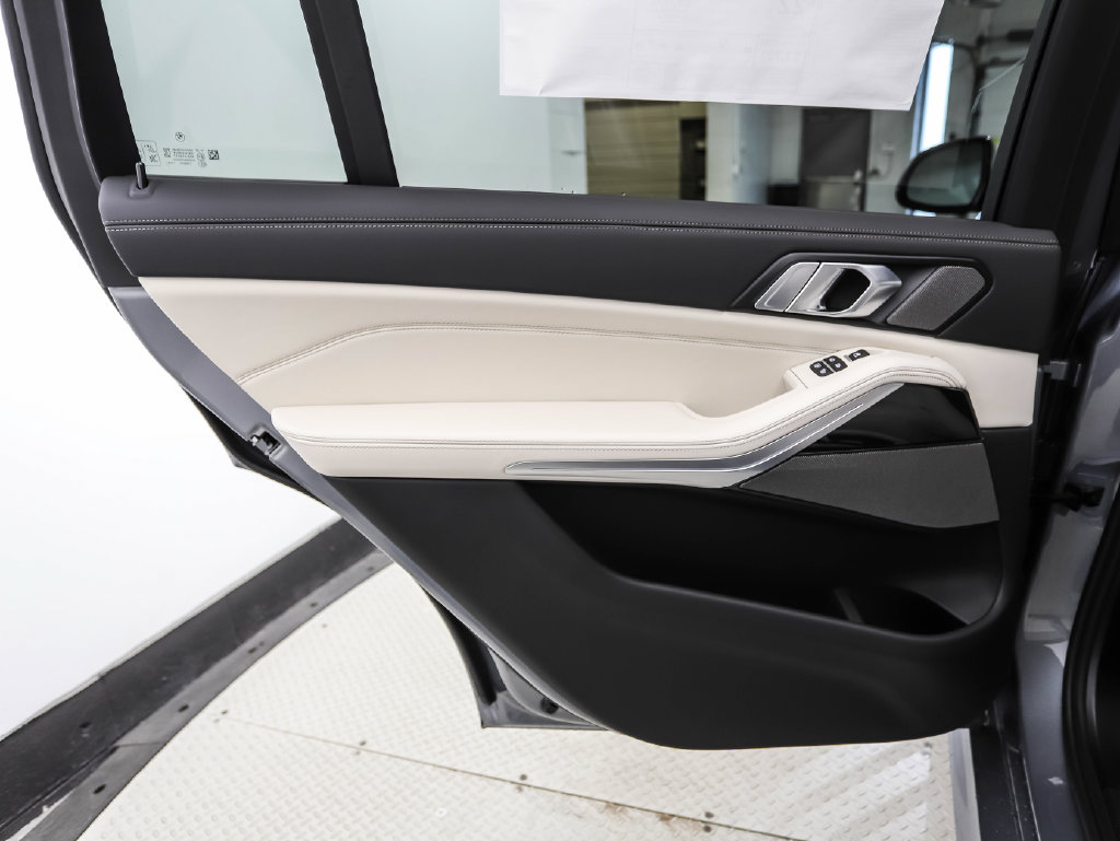 Thumbnail: 2027 BMW X7 - 20