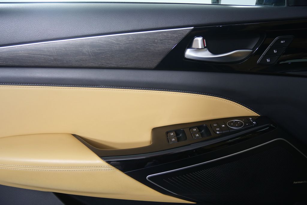 2020 Kia Cadenza Limited 8