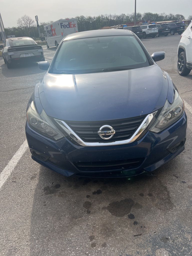 Deep Blue Pearl 2018 Nissan Altima 2.5 SR Sedan Front-Wheel Drive Continuously Variable Transmission