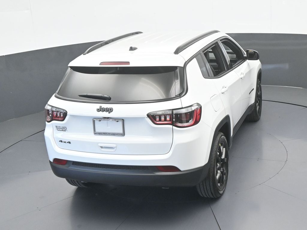 New 2026 bright white clearcoat Jeep Latitude image 43