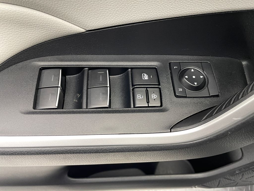 2023 Toyota RAV4 XLE 10