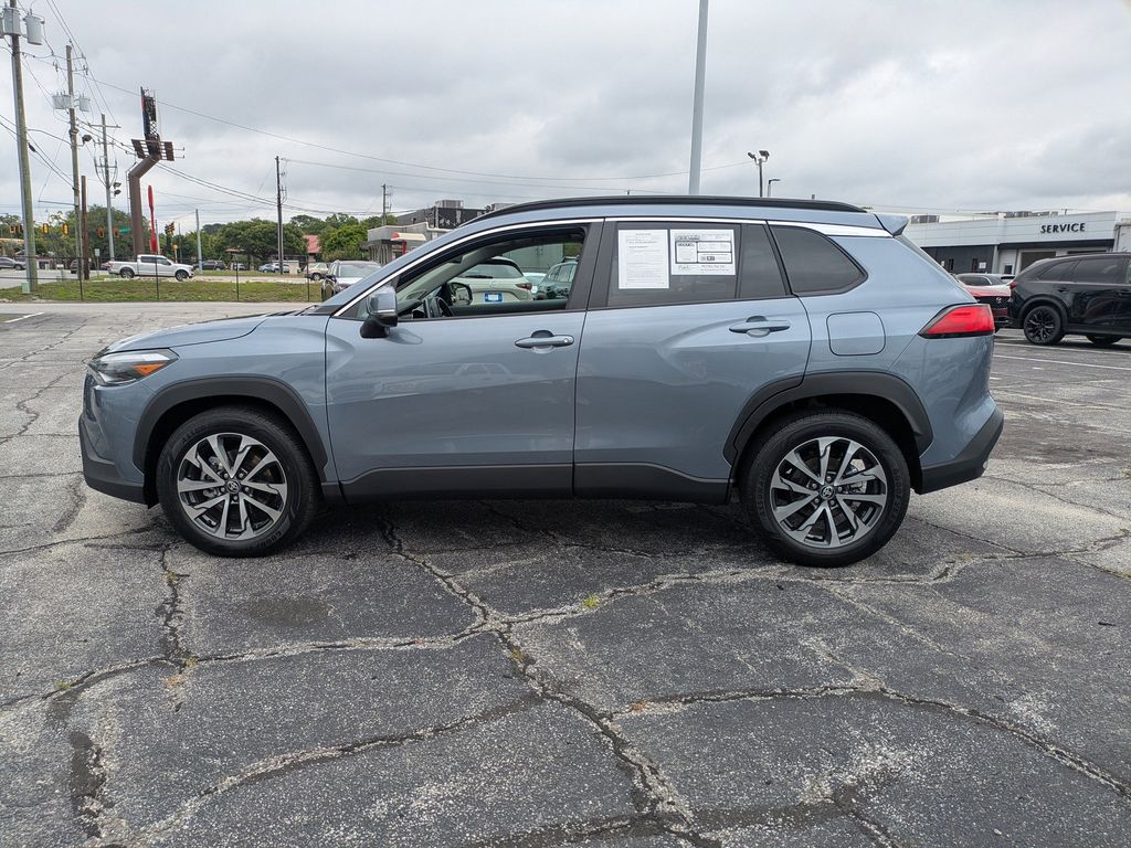 2023 Toyota Corolla Cross XLE