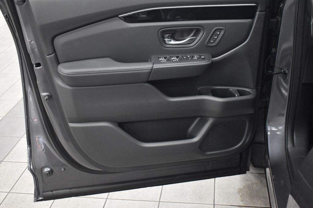 Thumbnail: 2025 Honda Pilot - 8