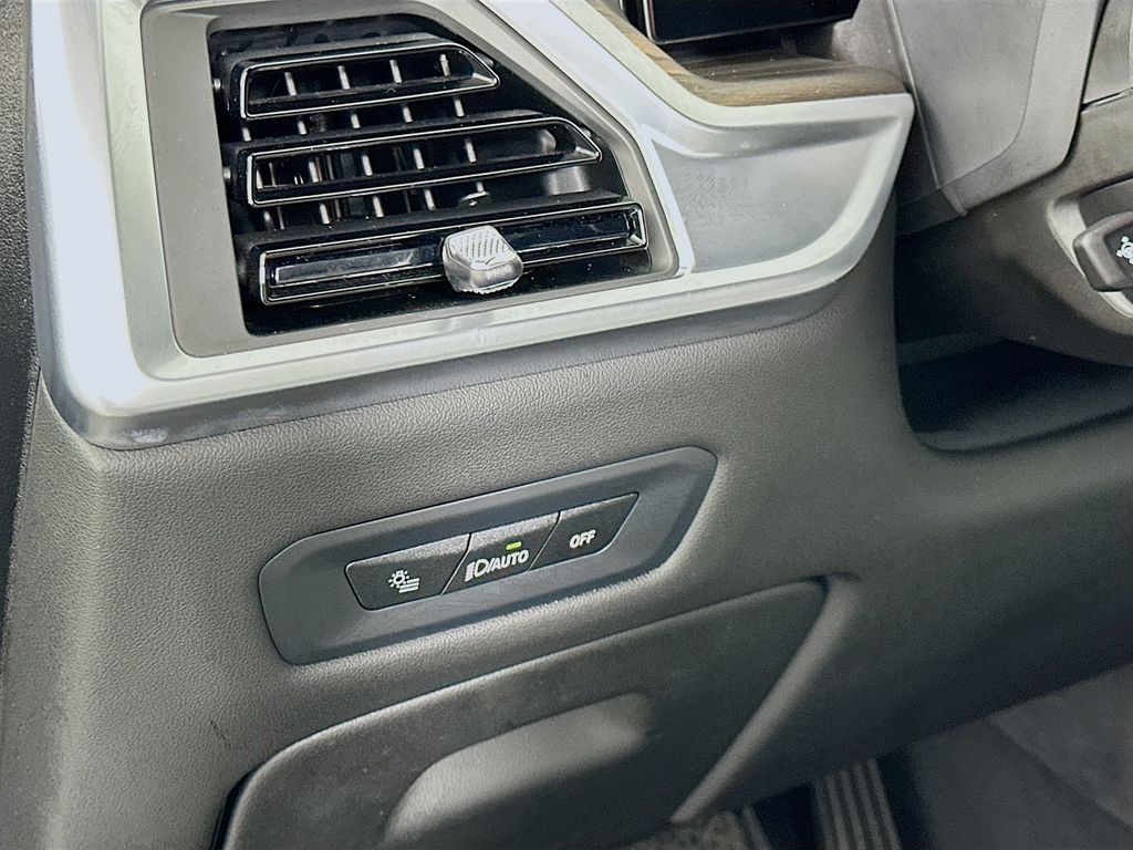 Thumbnail: 2025 BMW X5 - 10