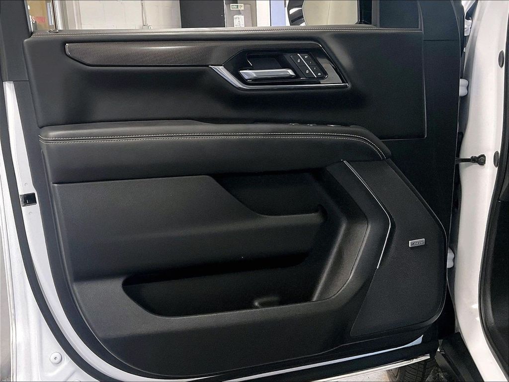 2025 GMC Yukon XL — photo 9