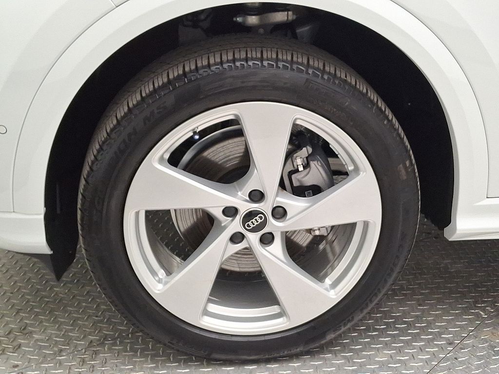 Thumbnail: 2025 Audi Q5 - 8